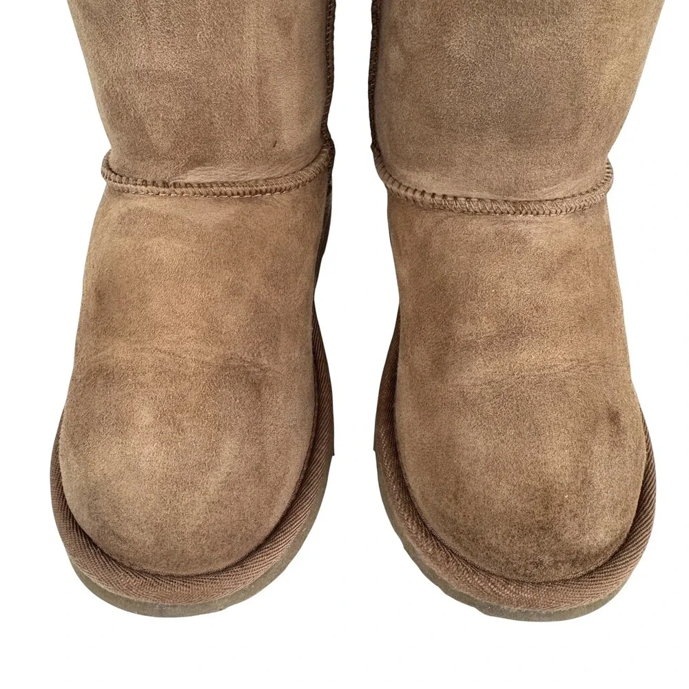 UGG Kids Classic Short II Winter Boots Sz 2 Chestnut Suede Sheepskin